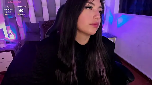 Adaara Rey online show from 10-28-25, 07:27