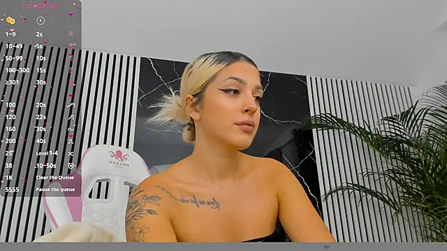 Snapshot of daisyblushh chatting on 10-03-25, 07:00 daisyblushh online show from 10-03-25, 07:00