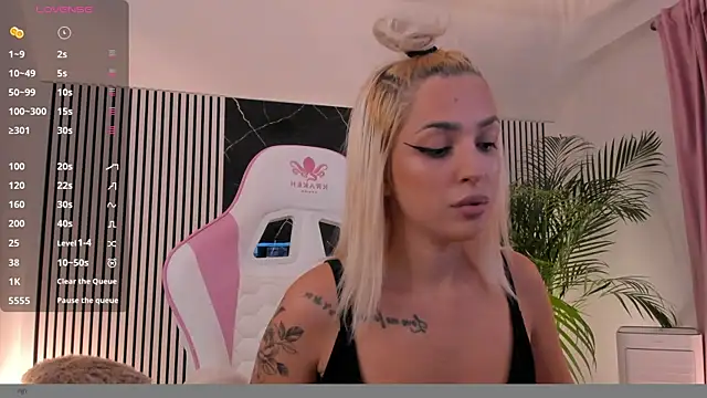 Snapshot of daisyblushh chatting on 10-22-25, 04:07 daisyblushh online show from 10-22-25, 04:07