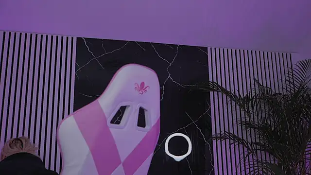 Snapshot of daisyblushh chatting on 12-04-25, 05:32 daisyblushh online show from 12-04-25, 05:32