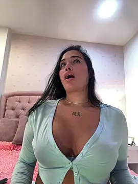 Snapshot of Bella__Wood chatting on 01-31-26, 09:24 Bella Wood online show from 01-31-26, 09:24