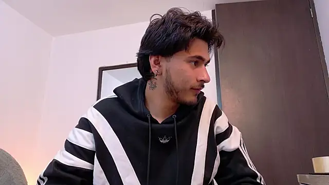 Snapshot of Elian_savoy chatting on 05-27-26, 11:35 Elian savoy online show from 05-27-26, 11:35