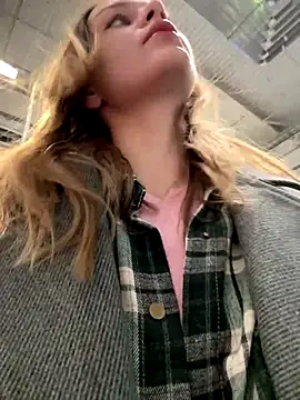 Snapshot of Cum_girlss chatting on 10-12-25, 04:22 Cum girlss online show from 10-12-25, 04:22