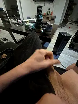 Snapshot of Justme_8519 chatting on 01-18-26, 04:22 Justme 8519 online show from 01-18-26, 04:22