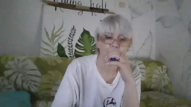 Catty Lady online show from 11-12-25, 05:57