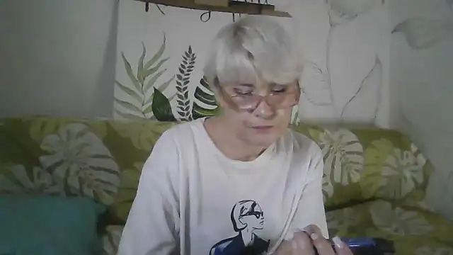 Catty Lady online show from 11-18-25, 06:34