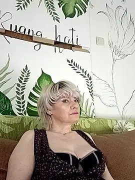 Catty Lady online show from 04-20-26, 07:15