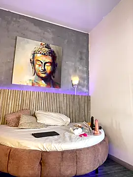 Saracooper   online show from 10-29-25, 03:31