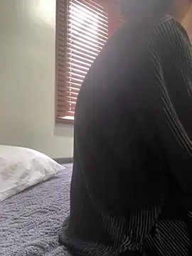 Snapshot of sabrina_v_ chatting on 01-13-26, 04:12 sabrina v online show from 01-13-26, 04:12