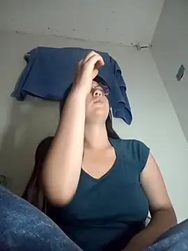 Snapshot of lareinalareinadelanal chatting on 10-18-25, 09:54 lareinalareinadelanal online show from 10-18-25, 09:54