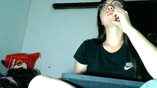 Snapshot of lareinalareinadelanal chatting on 10-23-25, 09:41 lareinalareinadelanal online show from 10-23-25, 09:41