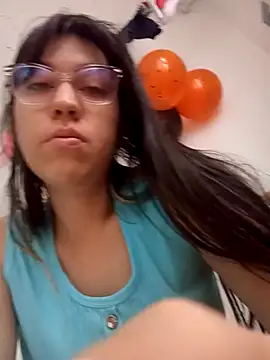 Snapshot of lareinalareinadelanal chatting on 10-26-25, 01:39 lareinalareinadelanal online show from 10-26-25, 01:39