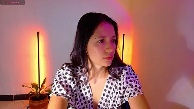 Snapshot of Sarasavage chatting on 05-15-26, 12:34 Sarasavage online show from 05-15-26, 12:34