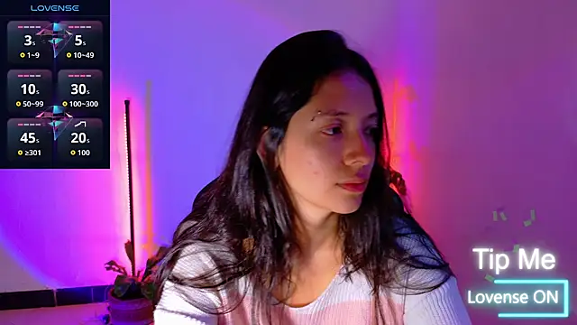 Snapshot of Sarasavage chatting on 05-19-26, 12:44 Sarasavage online show from 05-19-26, 12:44