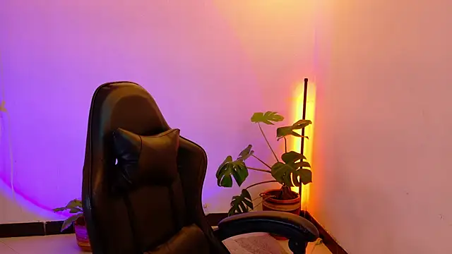 Snapshot of Sarasavage chatting on 07-15-26, 01:49 Sarasavage online show from 07-15-26, 01:49