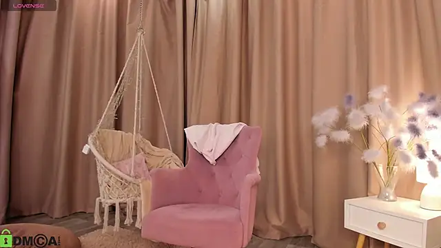 Naomi   Rias online show from 11-19-25, 01:16