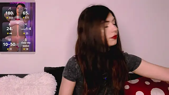 Snapshot of M1kaylaRaven chatting on 10-19-25, 05:30 M1kaylaRaven online show from 10-19-25, 05:30