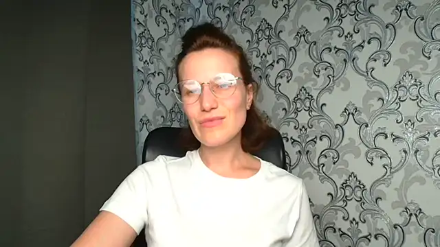 Snapshot of Kelly_Kisss chatting on 06-15-26, 11:23 Kelly Kisss online show from 06-15-26, 11:23