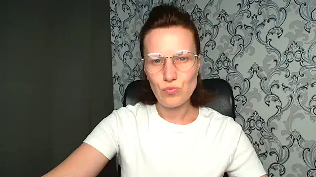 Snapshot of Kelly_Kisss chatting on 06-24-26, 11:09 Kelly Kisss online show from 06-24-26, 11:09