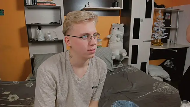 Snapshot of SammySccott chatting on 12-20-25, 07:59 SammySccott online show from 12-20-25, 07:59