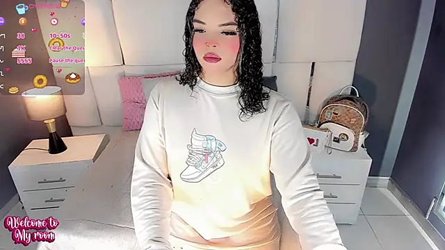 Snapshot of LiaFernandaa chatting on 11-11-25, 01:11 LiaFernandaa online show from 11-11-25, 01:11