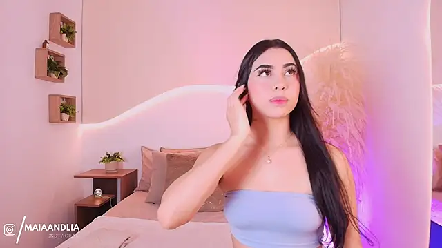 maia lia  online show from 10-06-25, 06:27