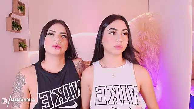 maia lia  online show from 10-07-25, 11:46