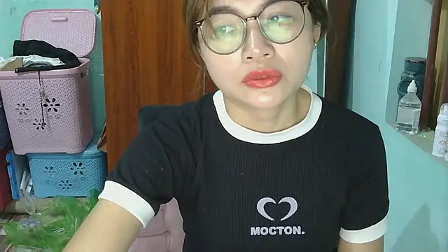 Uhem112 online show from 10-20-25, 01:06