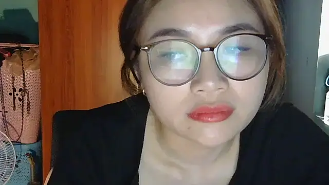 Uhem112 online show from 10-27-25, 02:15