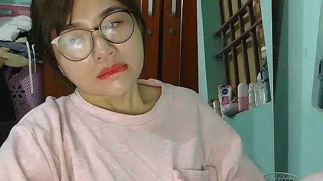 Uhem112 online show from 11-16-25, 02:06