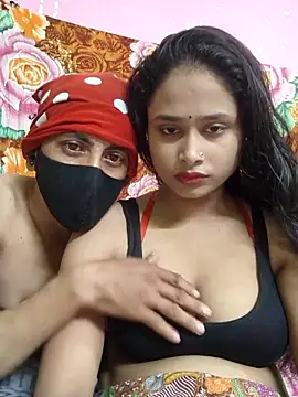 Snapshot of Seducing_couple chatting on 09-26-25, 05:00 Seducing couple online show from 09-26-25, 05:00