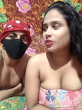 Snapshot of Seducing_couple chatting on 10-02-25, 05:31 Seducing couple online show from 10-02-25, 05:31