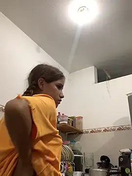 MiiluRosse online show from 11-14-25, 01:37