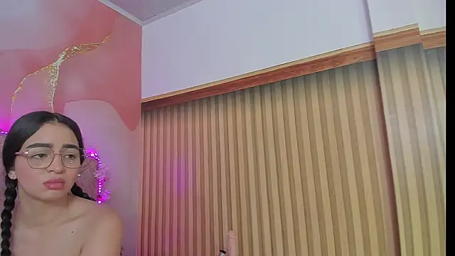 violet taylor  online show from 11-25-25, 02:22