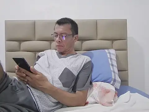 skinnylatino51 online show from 11-06-25, 12:00