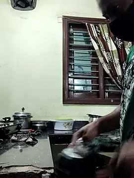 Snapshot of papukurty chatting on 09-28-25, 01:38 papukurty online show from 09-28-25, 01:38