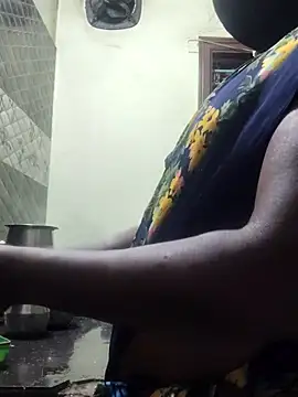 Snapshot of papukurty chatting on 09-29-25, 02:00 papukurty online show from 09-29-25, 02:00