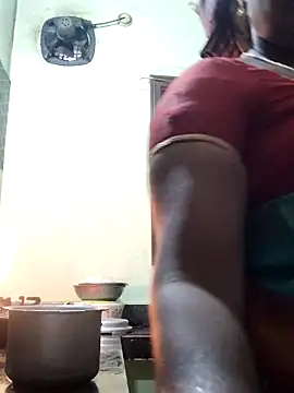 Snapshot of papukurty chatting on 10-21-25, 02:45 papukurty online show from 10-21-25, 02:45