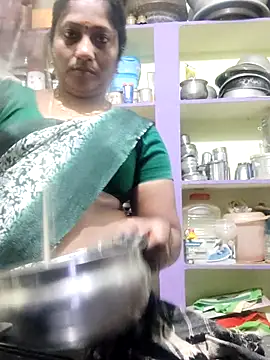 Snapshot of papukurty chatting on 10-29-25, 03:25 papukurty online show from 10-29-25, 03:25