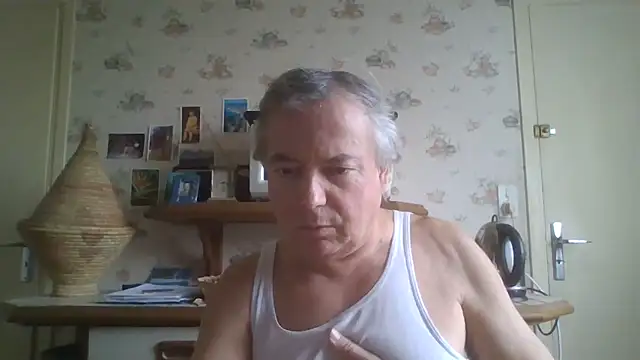 Snapshot of gegevincent chatting on 02-04-26, 03:29 gegevincent online show from 02-04-26, 03:29