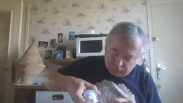 Snapshot of gegevincent chatting on 03-18-26, 12:52 gegevincent online show from 03-18-26, 12:52