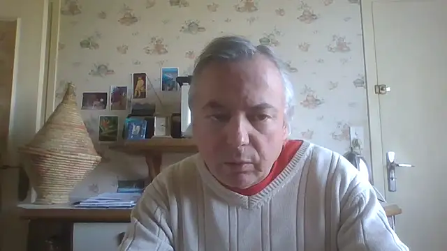 Snapshot of gegevincent chatting on 04-05-26, 11:18 gegevincent online show from 04-05-26, 11:18