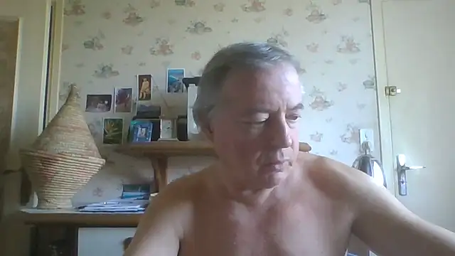 Snapshot of gegevincent chatting on 04-07-26, 12:49 gegevincent online show from 04-07-26, 12:49