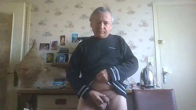 Snapshot of gegevincent chatting on 04-08-26, 11:10 gegevincent online show from 04-08-26, 11:10