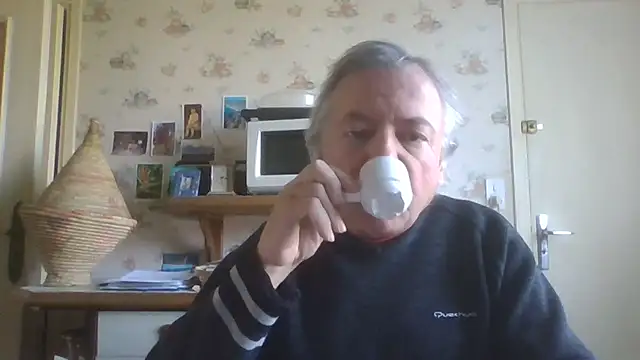 Snapshot of gegevincent chatting on 04-09-26, 10:31 gegevincent online show from 04-09-26, 10:31