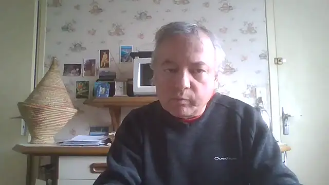 Snapshot of gegevincent chatting on 04-10-26, 10:53 gegevincent online show from 04-10-26, 10:53