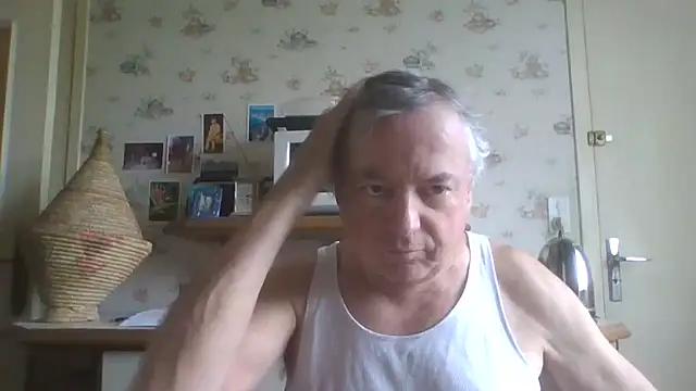 Snapshot of gegevincent chatting on 04-28-26, 12:43 gegevincent online show from 04-28-26, 12:43