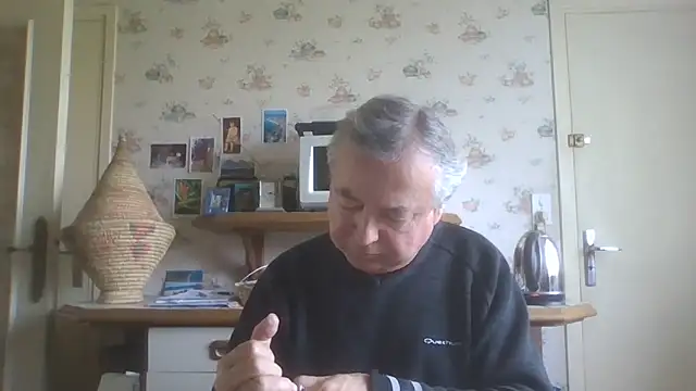 Snapshot of gegevincent chatting on 05-07-26, 11:15 gegevincent online show from 05-07-26, 11:15