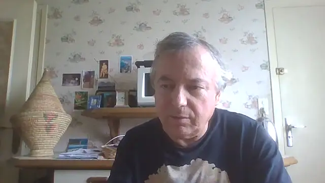 Snapshot of gegevincent chatting on 05-08-26, 12:54 gegevincent online show from 05-08-26, 12:54