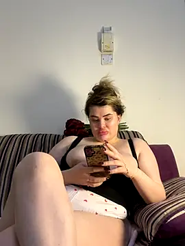 Snapshot of aydabella7777 chatting on 12-18-25, 04:35 aydabella7777 online show from 12-18-25, 04:35